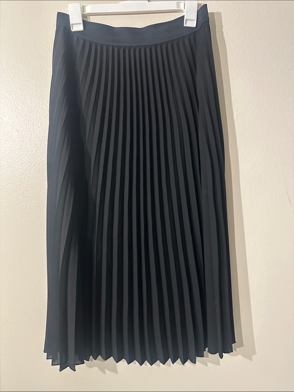 VINCE CAMUTO Women's Black Pleated mid Skirt Sz M
